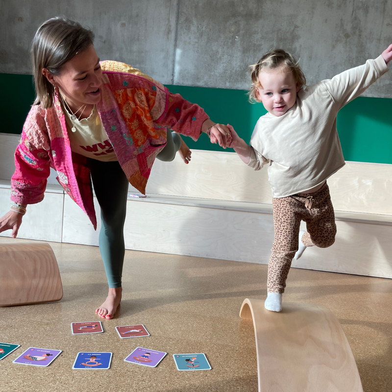 Planche d'équilibre et 10 cartes de Yoga Parent-Enfant – Observe